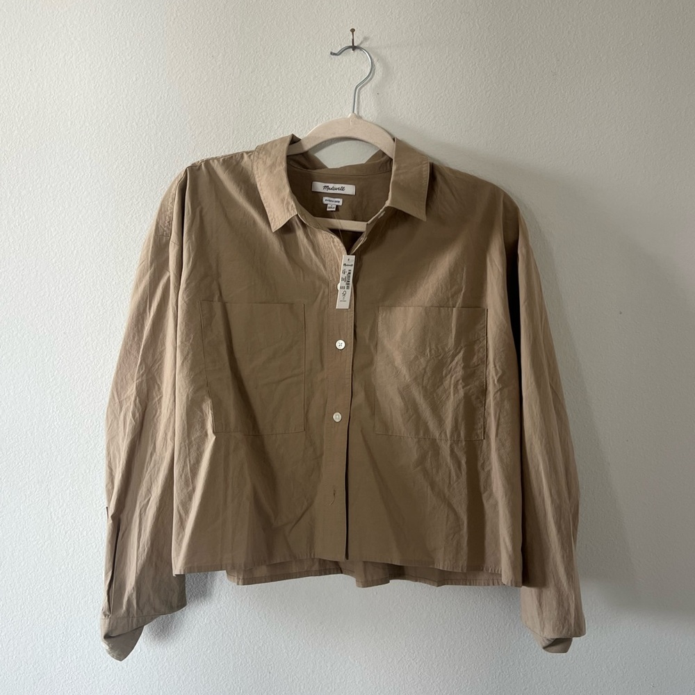 The Signature Poplin Crop Shirt
NWT, small,